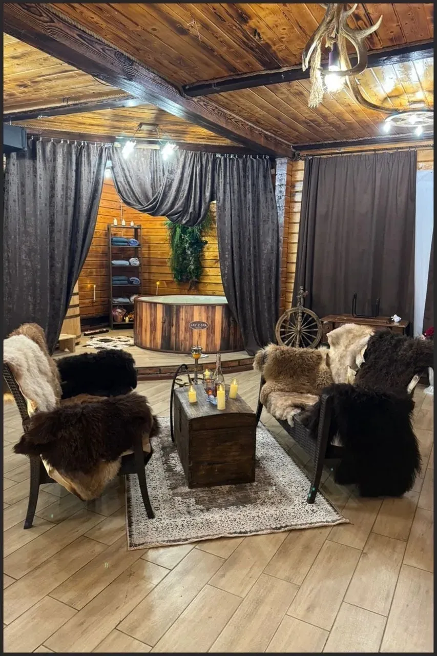 Закрытая беседка с верандой