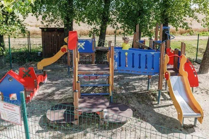 Детская и спортивная площадки